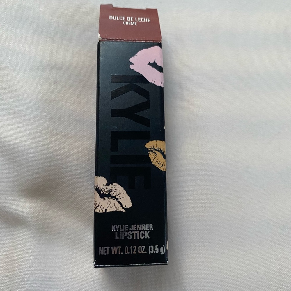 Kyle cosmetics creme lipstick in nude beige taupe dulce de leche.